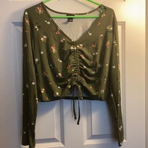 Top with long sleeve and cinch in middle